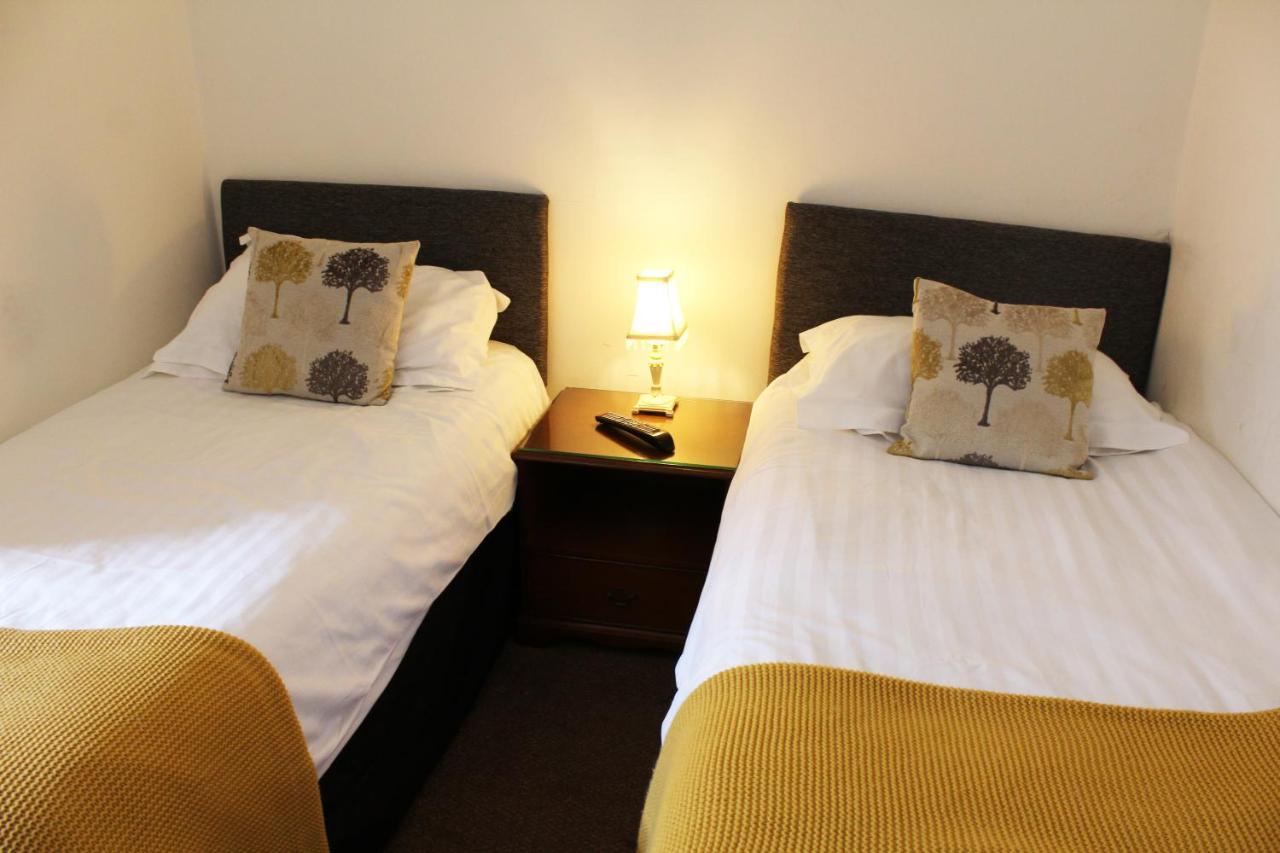 The Lion Hotel Buckden  Szoba fotó